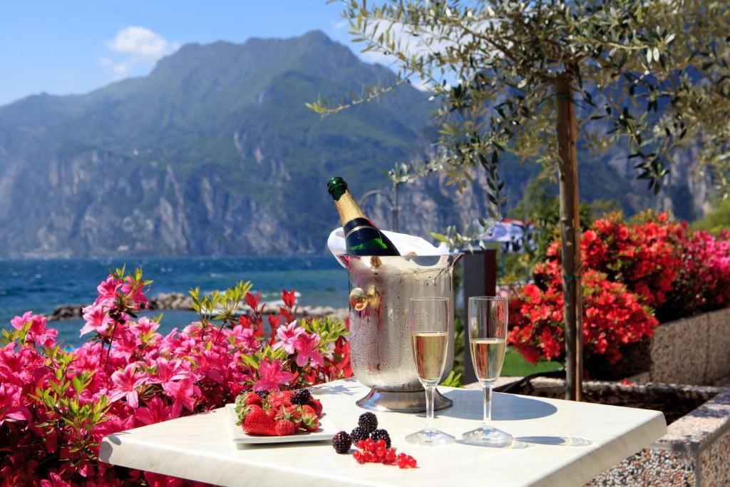 Hotel Lido Blu - Surf&Bike Torbole Sul Garda Exterior foto