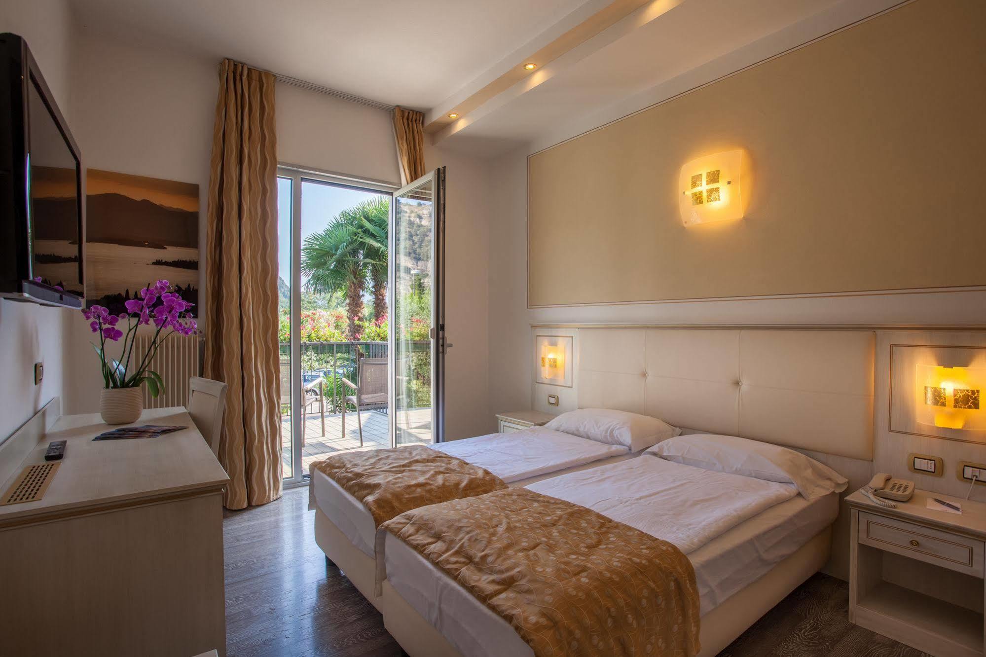 Hotel Lido Blu - Surf&Bike Torbole Sul Garda Exterior foto